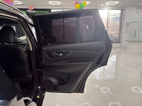 Used 2016 Nissan Rogue SL w/ SL Premium Package image 38