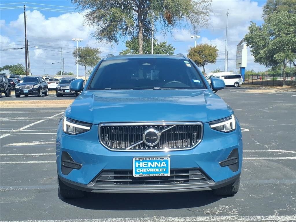 Used 2023 Volvo XC40 B4 Core w/ Convenience Package FWD image 13