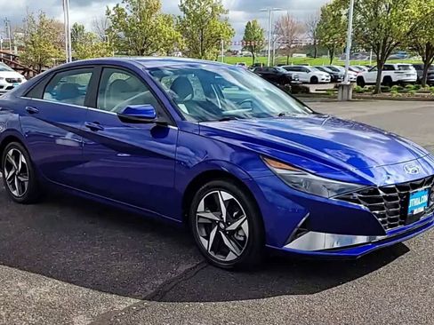 Used 2023 Hyundai Elantra Limited image 2