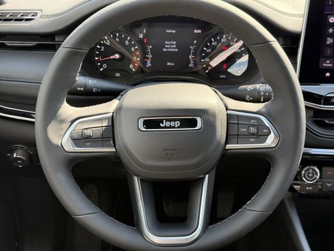 New 2026 Jeep Compass Latitude image 12