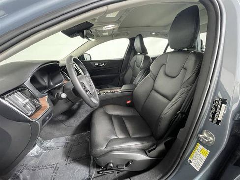 Used 2023 Volvo S60 B5 Plus image 9