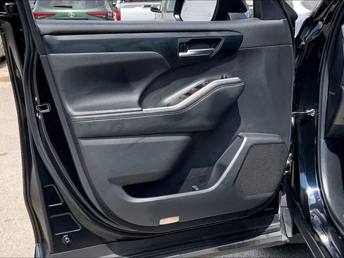 Used 2023 Toyota Highlander XSE image 22