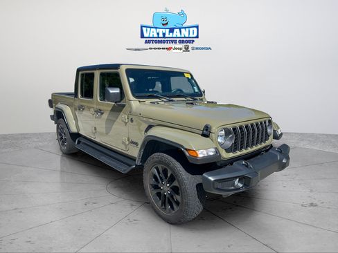 Certified 2025 Jeep Gladiator Sport AWD/4WD image 7