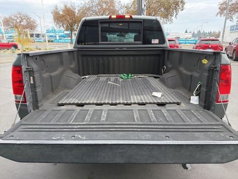 Used 2015 Nissan Titan SV w/ SV Value Truck Package image 17