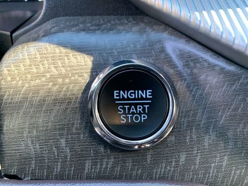 Used 2025 Ford Explorer Platinum image 34