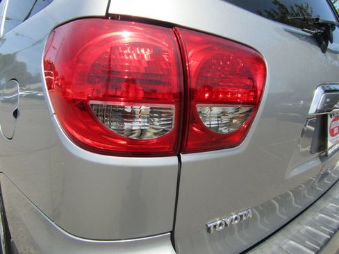 Used 2008 Toyota Sequoia Limited AWD/4WD image 10