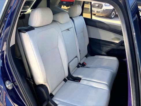 Used 2021 Volkswagen Tiguan SEL w/ 3-Row Tiguan MDO Package image 19