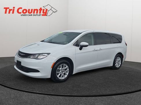Used 2017 Chrysler Pacifica Touring FWD image 3