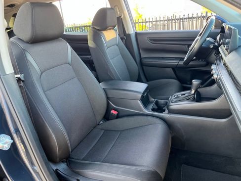 Used 2023 Honda CR-V LX image 27