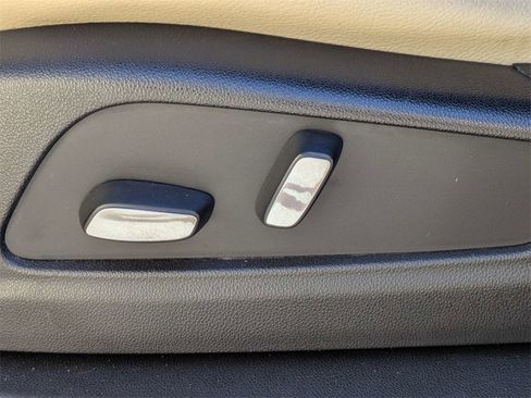 Used 2019 Cadillac XT5 FWD image 24