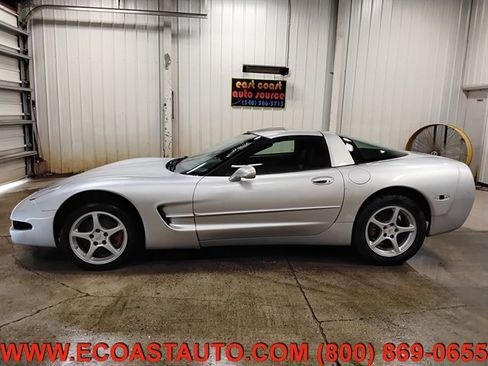 Used 2001 Chevrolet Corvette Coupe w/ Preferred Equipment Group2 RWD image 5