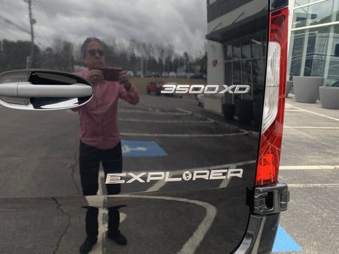 Used 2024 Mercedes-Benz Sprinter 3500 image 10