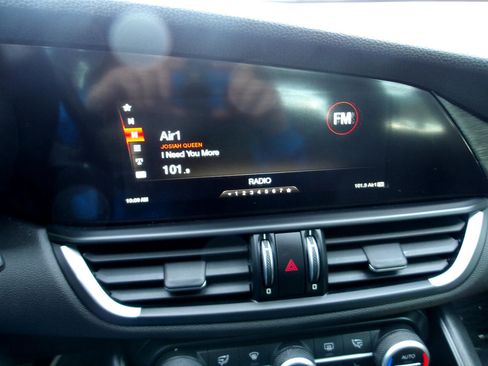 Used 2017 Alfa Romeo Giulia AWD w/ Cold Weather Package image 17