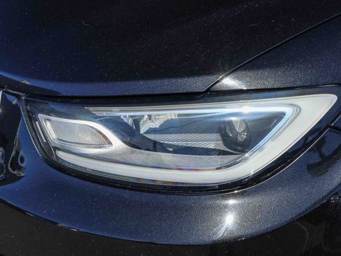 Used 2023 Chrysler Pacifica Touring-L image 25