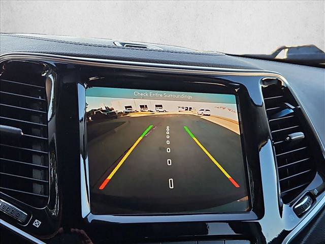 Used 2019 Jeep Cherokee Limited w/ Luxury Group AWD/4WD image 13