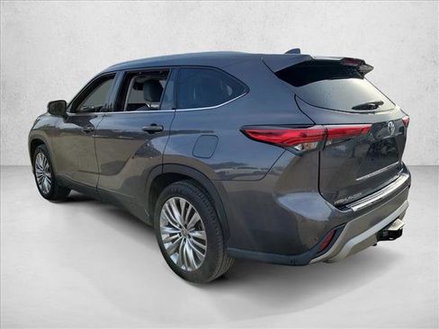 Used 2022 Toyota Highlander Platinum image 7