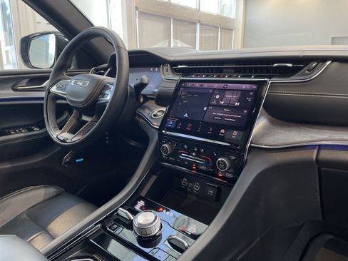 Used 2023 Jeep Grand Cherokee Overland w/ Advanced Protech Group III image 35