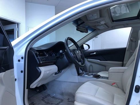 Used 2013 Toyota Camry XLE w/ Leather Pkg FWD image 11