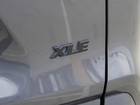 Used 2023 Toyota RAV4 XLE Premium image 11