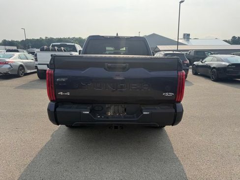 Used 2022 Toyota Tundra SR5 w/ SR5 Convenience Package AWD/4WD image 12