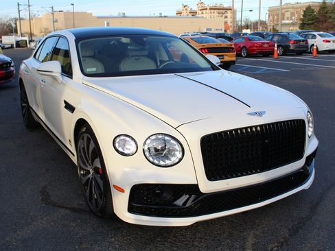 Used 2021 Bentley Flying Spur W12 image 4