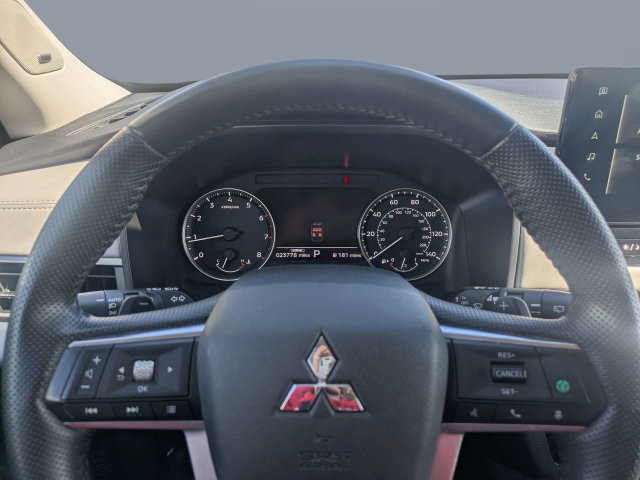 Used 2025 Mitsubishi Outlander SE FWD image 31
