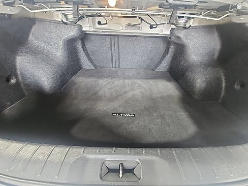 Used 2024 Nissan Altima 2.5 SV FWD image 18