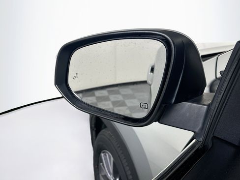 Used 2017 Toyota Highlander XLE image 16