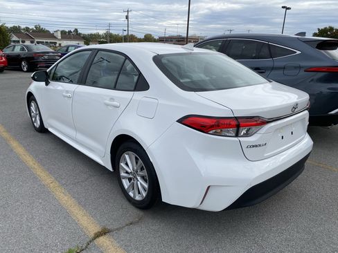 Used 2023 Toyota Corolla LE image 4