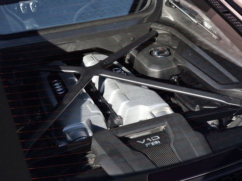 Used 2017 Audi R8 V10 w/ Carbon Exterior Package image 8