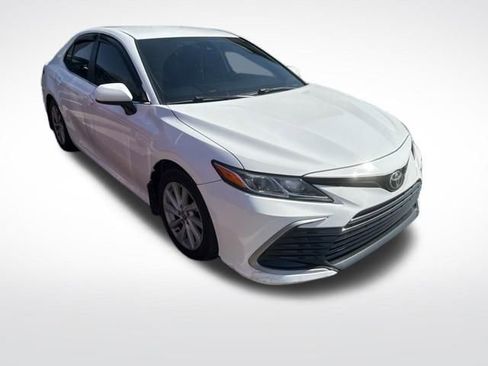 Used 2021 Toyota Camry LE image 3
