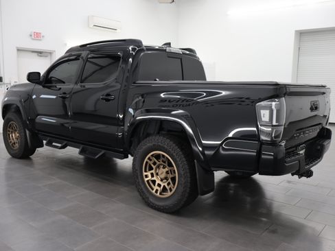 Used 2021 Toyota Tacoma TRD Sport w/ TRD Premium Sport Package AWD/4WD image 6