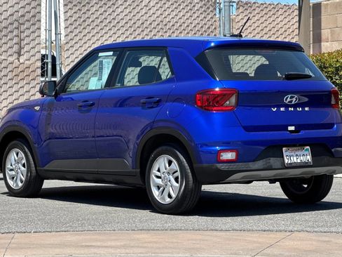 Used 2024 Hyundai Venue SE FWD image 6
