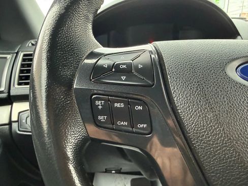 Used 2018 Ford Explorer XLT image 30