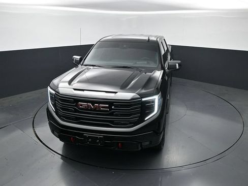 Used 2024 GMC Sierra 1500 AT4 w/ Technology Package AWD/4WD image 18