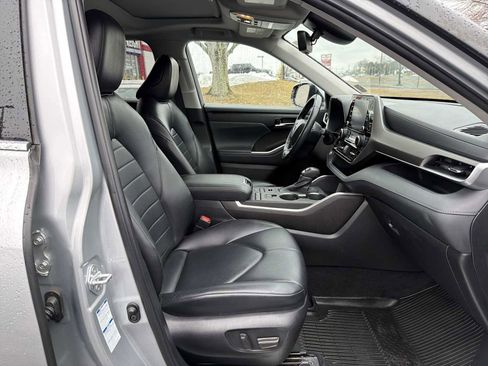 Used 2022 Toyota Highlander XLE image 15