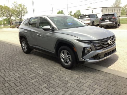 Certified 2025 Hyundai Tucson SE AWD/4WD image 1
