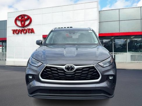 Used 2025 Toyota Highlander XLE AWD/4WD image 13
