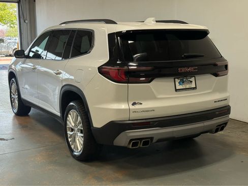 Used 2024 GMC Acadia Elevation FWD image 3