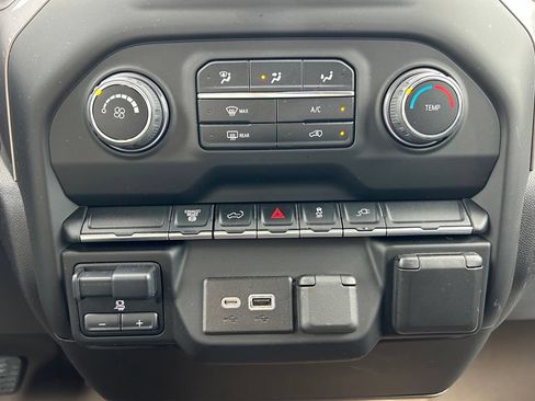 Used 2022 Chevrolet Silverado 2500 Custom w/ Custom Value Package AWD/4WD image 21