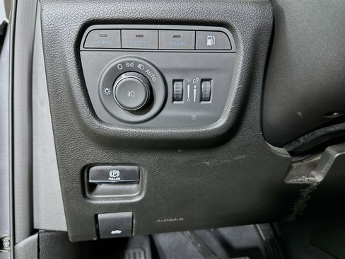 Used 2023 Jeep Grand Cherokee 4WD 4xe image 17