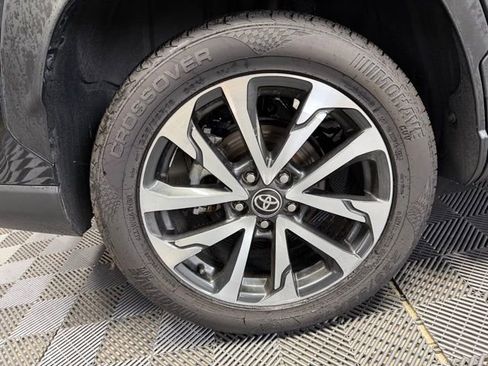 Used 2024 Toyota Corolla Cross XLE image 37