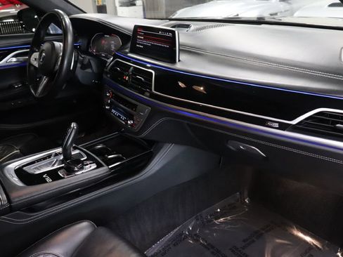 Used 2021 BMW M760i xDrive w/ Luxury Rear Seating Package image 30