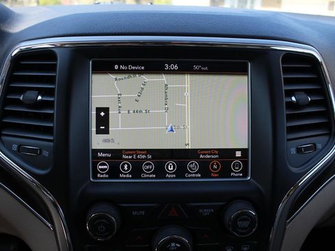 Used 2018 Jeep Grand Cherokee Limited image 29