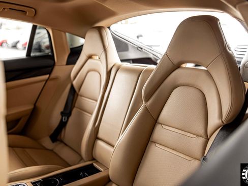 Used 2018 Porsche Panamera 4 image 30