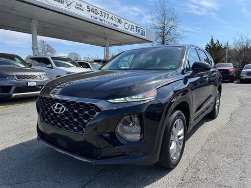 Used 2019 Hyundai Santa Fe SE image 1