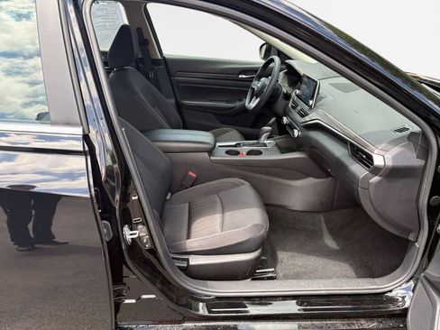 Used 2025 Nissan Altima 2.5 SV FWD image 26