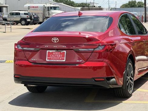 Used 2026 Toyota Camry XLE FWD image 7