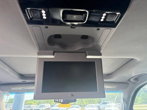 Used 2015 Chevrolet Suburban LT AWD/4WD image 28