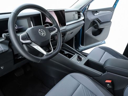 New 2026 Volkswagen Tiguan SE image 19